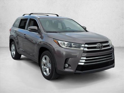 Used 2019 Toyota Highlander Limited image 3