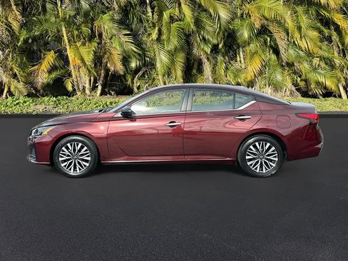 Used 2024 Nissan Altima 2.5 SV image 8