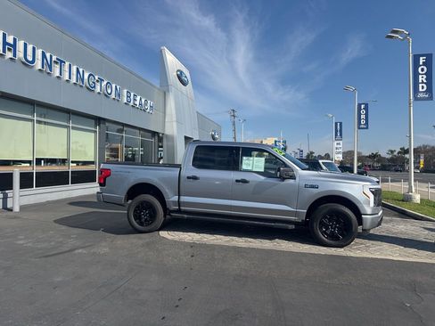 Used 2025 Ford F150 Lightning XLT image 3