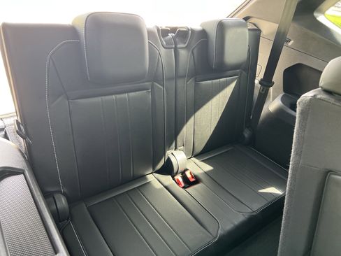 Certified 2023 Volkswagen Tiguan SE R-Line FWD image 30