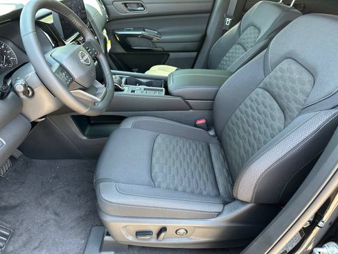 New 2026 Nissan Pathfinder SV w/ SV Premium Package FWD image 7