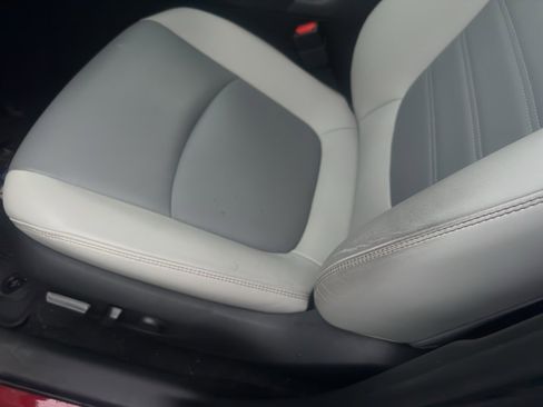 Used 2022 Toyota RAV4 XLE Premium image 8