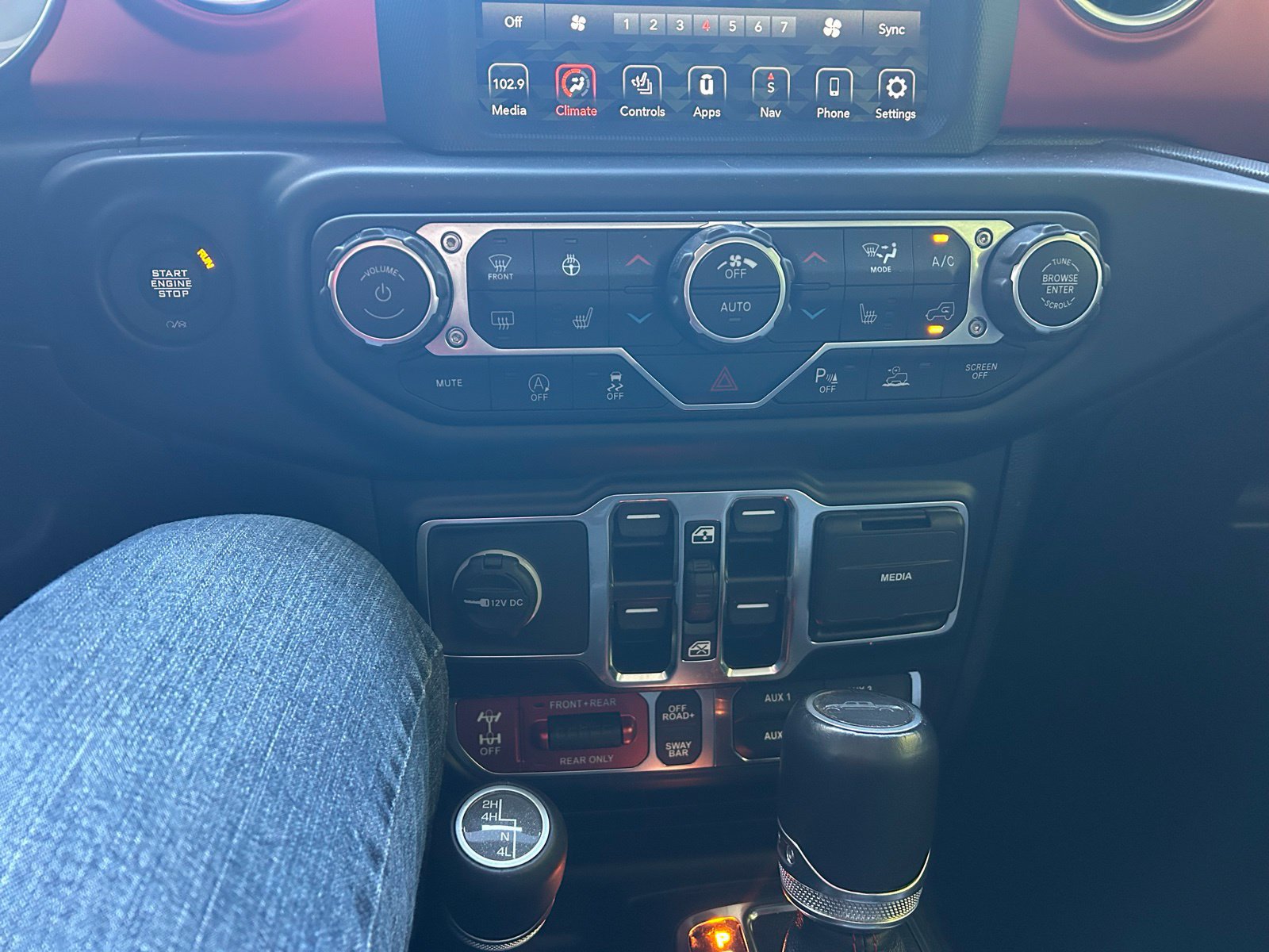 Used 2021 Jeep Gladiator Rubicon w/ Uconnect 4C Nav & Sound Group AWD/4WD image 17