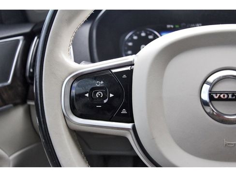 Used 2016 Volvo XC90 T6 Momentum w/ Momentum Plus Package image 22