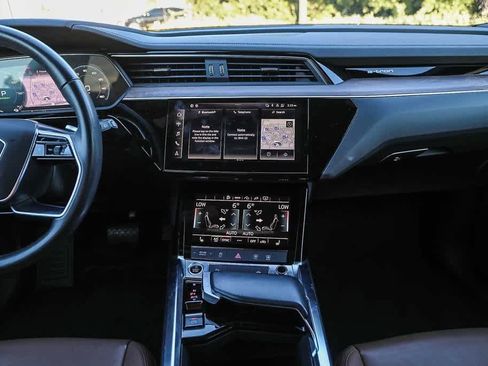 Used 2022 Audi e-tron Premium w/ Convenience Plus Package image 12