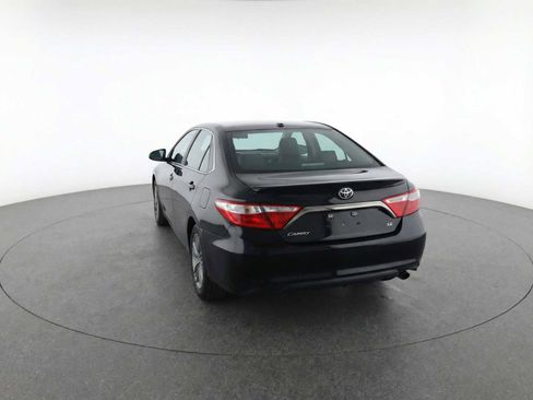 Used 2017 Toyota Camry SE image 4