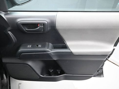 Used 2020 Toyota Tacoma SR image 30