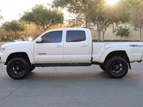 Used 2014 Toyota Tacoma Pickup 4D 6 ft image 3