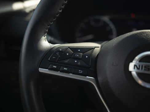 Used 2020 Nissan Sentra SV FWD image 6