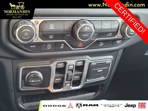 Certified 2018 Jeep Wrangler Unlimited Sahara w/ LED Lighting Group AWD/4WD image 11
