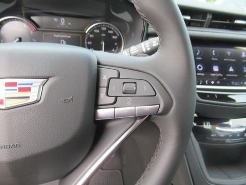 New 2025 Cadillac XT6 Luxury image 18