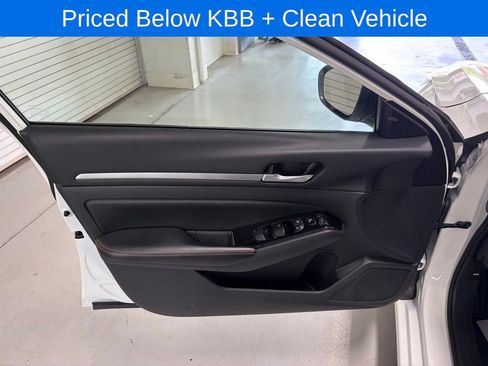 Used 2024 Nissan Altima 2.5 SR FWD image 6