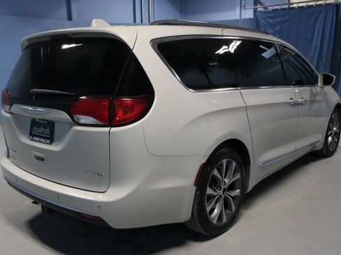 Used 2017 Chrysler Pacifica Limited w/ UConnect Theater Package image 32