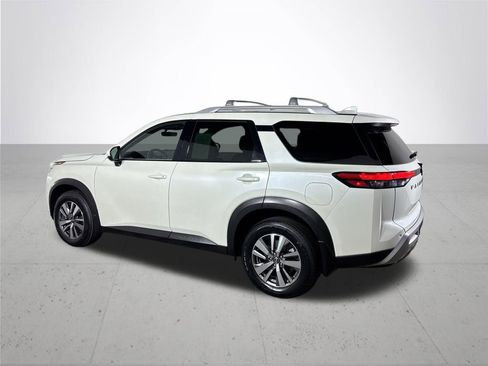 Used 2023 Nissan Pathfinder SL AWD/4WD image 8