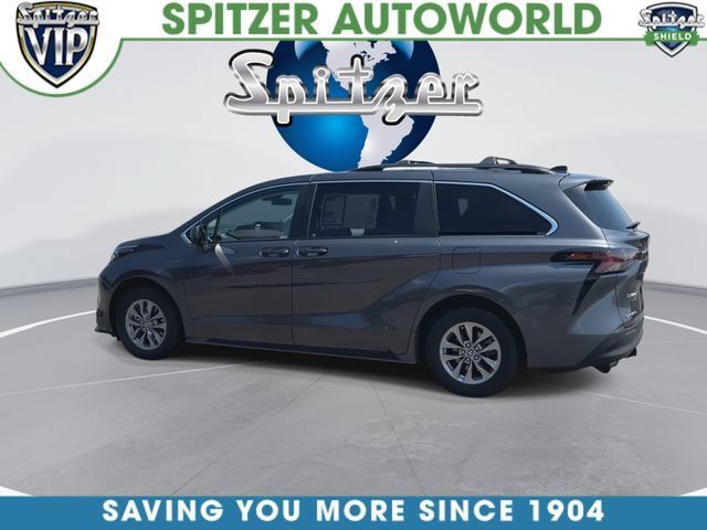 Used 2025 Toyota Sienna LE AWD/4WD image 7