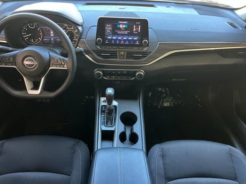 Used 2025 Nissan Altima 2.5 SV FWD image 4