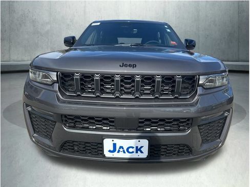 New 2026 Jeep Grand Cherokee L Limited w/ Limited Altitude Package AWD/4WD image 10