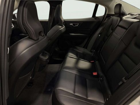 Used 2025 Volvo S60 B5 Core FWD image 17