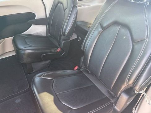 Used 2024 Chrysler Pacifica Touring-L FWD image 29