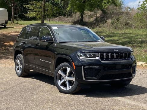 New 2026 Jeep Grand Cherokee Limited w/ Luxury Tech Group II RWD image 31