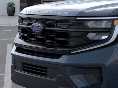 New 2025 Ford Expedition Active image 17