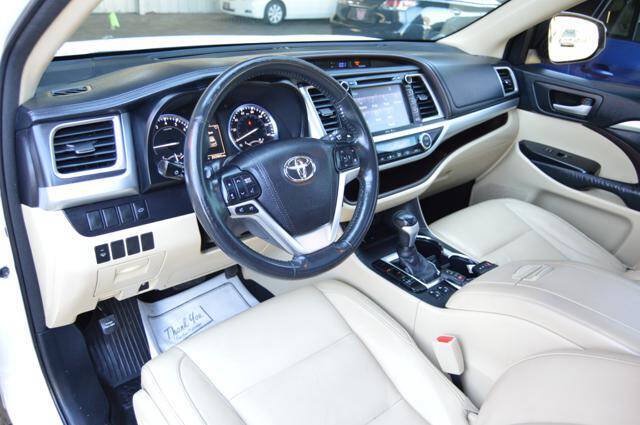 Used 2015 Toyota Highlander XLE FWD image 15