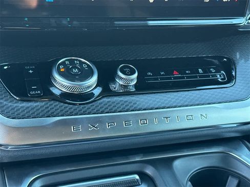 New 2025 Ford Expedition Platinum w/ Stealth Appearance Package image 32