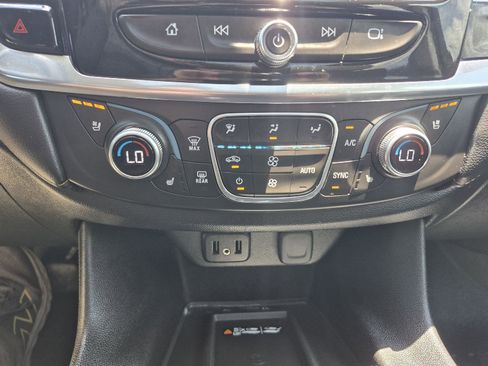 Used 2018 Chevrolet Traverse Premier w/ Driver Confidence II Package FWD image 6