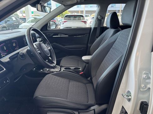 Used 2025 Kia Seltos S image 29