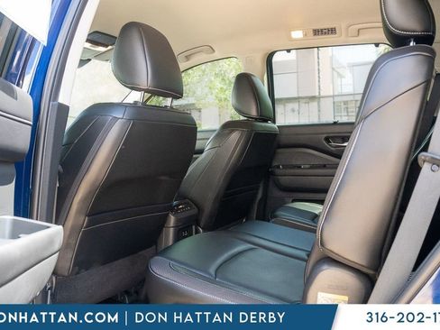 Used 2023 Nissan Pathfinder SL AWD/4WD image 18
