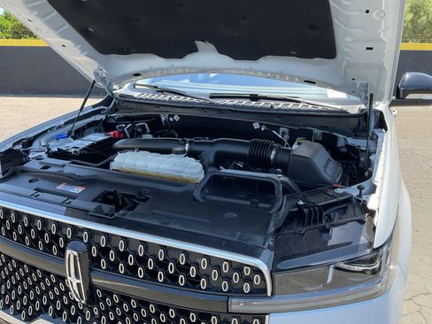 Used 2025 Lincoln Navigator Reserve AWD/4WD image 23