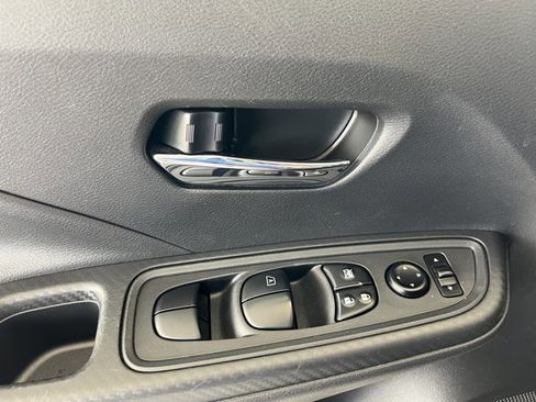 Used 2025 Nissan Versa SV image 17