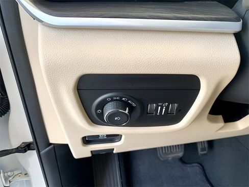 Used 2023 Jeep Grand Cherokee Limited image 31