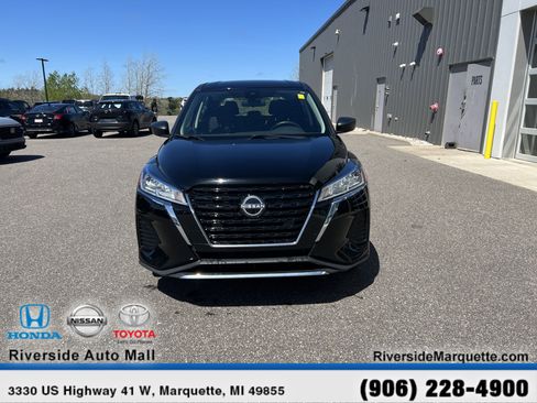 Used 2023 Nissan Kicks S image 2