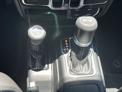 Used 2022 Jeep Wrangler Unlimited Sahara w/ Cold Weather Group image 16