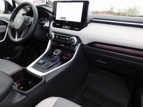 Used 2025 Toyota RAV4 Limited image 20