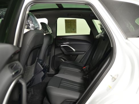 New 2025 Audi Q5 Premium image 11