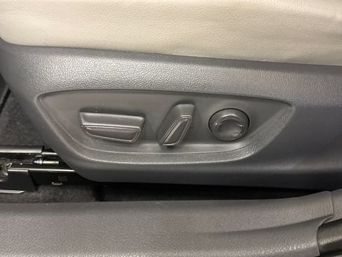 Used 2019 Toyota Camry SE FWD image 19