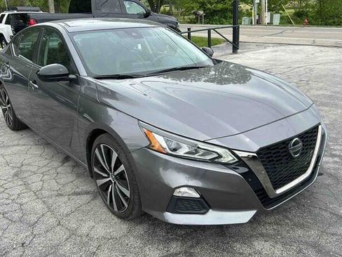 Used 2022 Nissan Altima 2.5 SR FWD image 2