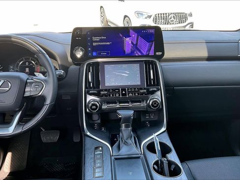 Used 2024 Lexus LX 600 4WD w/ Appearance Package image 7