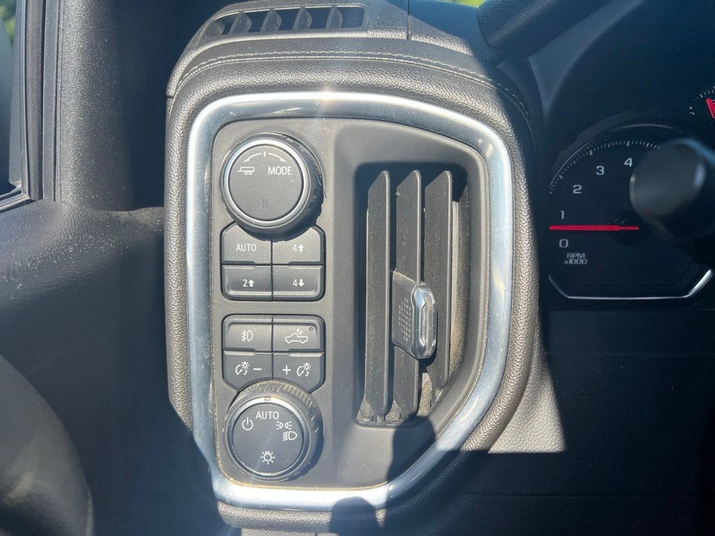 Used 2021 Chevrolet Silverado 1500 LT Trail Boss w/ Bed Protection Package AWD/4WD image 18