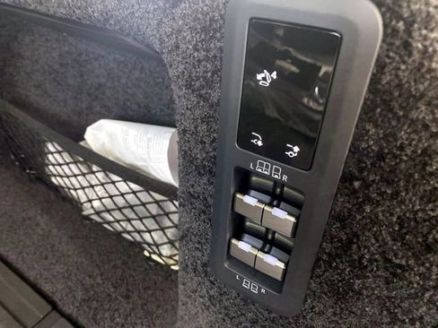 Used 2025 Land Rover Range Rover Long Wheelbase SE image 14