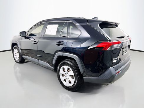 Used 2021 Toyota RAV4 LE FWD image 8