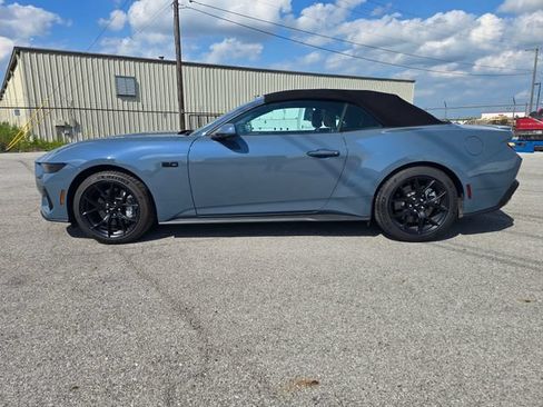 Used 2025 Ford Mustang GT Premium RWD image 6