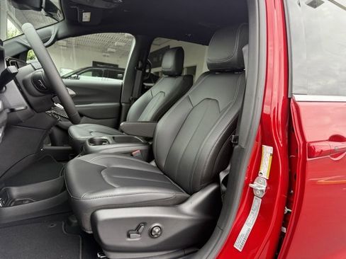 New 2026 Chrysler Voyager LX image 13