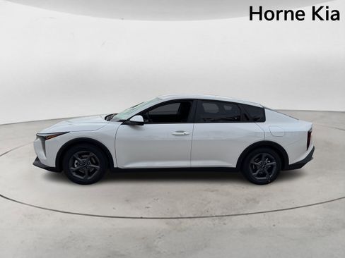 New 2026 Kia K4 LXS FWD image 6