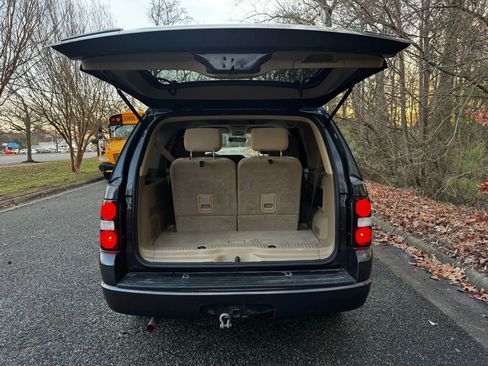 Used 2007 Ford Explorer XLT AWD/4WD image 4