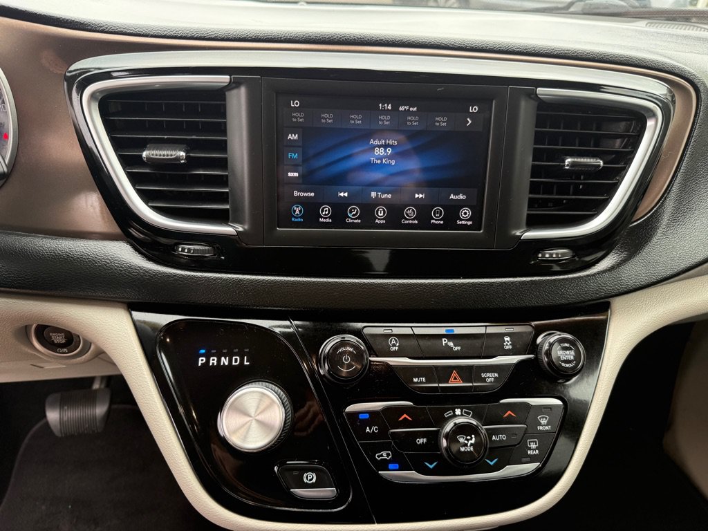 Used 2019 Chrysler Pacifica Touring-L FWD image 27