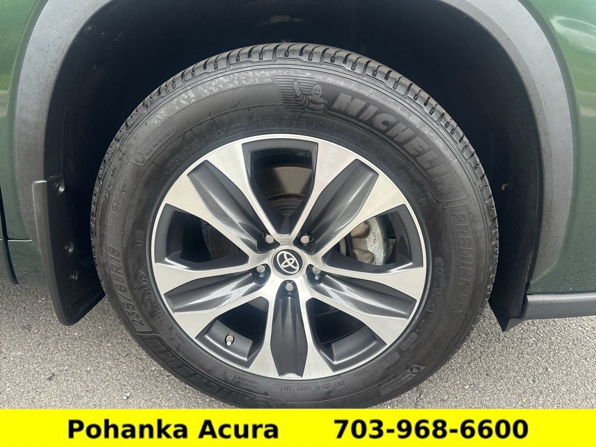 Used 2024 Toyota Highlander XLE AWD/4WD image 39