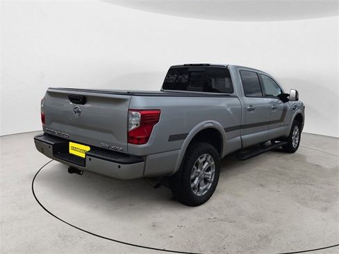 Used 2018 Nissan Titan SV w/ SV Convenience Package image 5